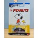 HOT WHEELS Peanuts Volkswagen Beetle Hot Wheels, Peanuts çizgi romanının 75. yıl dönümünü kutlamak amacıyla özel bir seri piyasaya sürmüştür. HOT WHEELS Peanuts Volkswagen Beetle Hot Wheels, Peanuts çizgi romanının 75. yıl dönümünü kutlamak amacıyla özel bir seri piyasaya sürmüştür.